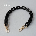 Detalle de cadena de resina negra de 45cm con cierres de mosquetón de metal dorado - 45cm / Negro Puro