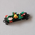 Détail d'un clip de téléphone noir avec des motifs 3D de garçon de Noël, cloche, sapin et sucre d'orge - Style Sapin de Noël Cloche Noir (款式-4)