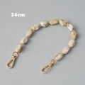 Detalle de cadena de 34cm en resina de mármol beige con cierres de mosquetón dorados - Beige-34CM