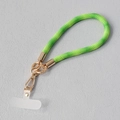 Détail de dragonne de téléphone tressée verte avec fermoir doré et joint en PVC transparent - Vague Vert et Vert Clair (Style 13)