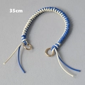 Detail van de 35 cm gevlochten tasgreep met blauw-beige touw en gouden metalen ringen - Blauw & Wit
