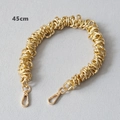 Detalle de la correa de cadena en espiral dorada de 45cm con cierres de mosquetón seguros - 45cm