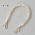 Dettaglio tracolla in perline acriliche da 42cm con moschettoni dorati per borse - 42cm / Bianco Crema Traslucido (Stile 3)
