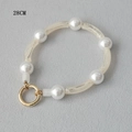 Detalle de correa para móvil de 28 cm con cuentas de acrílico, perlas y cierre dorado - Estilo de Tubo Recto de Perlas y Acrílico