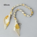Catena d'argento da 60cm intrecciata con foulard di seta giallo stampa durian - Stile Floreale Giallo e Bianco (1) / Argento
