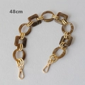 Detail of marble brown resin chain with gold metal links and lobster clasp for handbags - 48cm / Brown