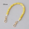 Dettaglio della tracolla in perle di resina gialla da 39cm con chiusure a moschettone dorate - Giallo-39CM