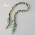 Détail de la bandoulière en tissu à carreaux verts et chaîne dorée de 60cm de long - Style Carreaux Vert Blanc Or