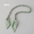 Détail d'une bandoulière chaîne argentée de 60 cm tressée avec un ruban en soie vert - Style Carreaux Vert Blanc Argent