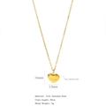 Dettaglio del ciondolo a cuore in acciaio inossidabile 316L con incisione Love dorata - Stile Dorato (HN0041)