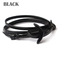 Détail macro du bracelet multicouche en cuir noir avec un fermoir en forme d'ancre - Noir