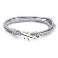 Dettaglio macro del cordino intrecciato grigio e blu con chiusura a squalo argento - Corda Grigio Blu Squalo Argento (SSY-01)