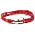 Dettaglio del bracciale in corda di nylon intrecciata rossa e blu con chiusura a squalo dorato - Stile Intrecciato Contrasto Rosso Blu (GSY-07)