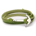 Détail macro du bracelet multi-tours en cuir vert herbe avec fermoir ancre en argent poli - Vert (SB Simple Couche)