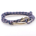 Dettaglio del bracciale nautico intrecciato tricolore con chiusura ad amo in metallo dorato - Blu/Rosso/Bianco Intrecciato Con Chiusura Dorata (GF-10)