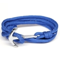 Dettaglio del bracciale nautico blu con chiusura ad ancora d'argento e incisione IKINGS - Blu