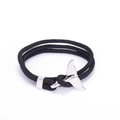 Dettaglio del bracciale intrecciato nero con chiusura a forma di coda di balena in argento - Nero
