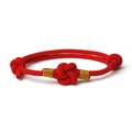 Pulsera trenzada roja para parejas con detalles en hilo dorado y nudo artesanal - Rojo
