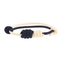 Detailaufnahme des dunkelblau-cremefarben geflochtenen Seilarmbands mit Handknoten - Modell D Schwarz + Creme