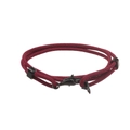 Dettaglio del braccialetto in corda intrecciata rossa con fibbia a forma di delfino - Cordino Rosso Vino Delfino Nero