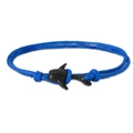 Gros plan sur le bracelet en nylon bleu électrique avec fermoir requin-baleine noir - Corde Bleu Royal Baleine Noire