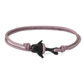 Détail du bracelet en corde rose lotus tissé main avec un charm requin-baleine noir mat - Corde Violet Taro Baleine Noire