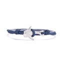 Détail du bracelet tressé bleu avec un pendentif requin-baleine argenté aux motifs précis - Corde Bleu Marine Baleine Argent