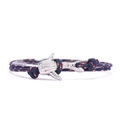 Détail du bracelet en corde nautique avec breloque requin argentée et cordon tressé marine - Corde Camouflage Bleu Blanc Rouge Baleine Argent