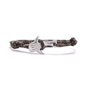 Détail du bracelet nautique tressé avec breloque requin-baleine en argent et cordon vert - Corde Camouflage Vert Armée Rouge Blanc Baleine Argent