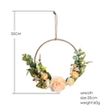 Dettaglio di una ghirlanda di rose artificiali da 35cm con foglie di eucalipto su corda - Stile Peonia Champagne (m0670)