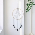 Boho-Kristall-Traumfänger-Wanddeko mit schwarzen Natursteinen und goldnem Metallring - Schwarz
