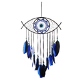 Dettaglio dell'acchiappasogni occhio del diavolo con piume blu e perla amuleto nazar - Blu scuro