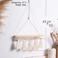 Handgewebtes Bohème-Wandregal mit Holzbrett und Quasten für die Heimdekoration - Quastenregal / 63cm
