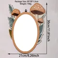 Detalle de las dimensiones 21x30cm del espejo acrílico con patrón de champiñones - Marco Color Natural Ilustración de Seta (ms10669)