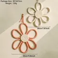 Dettaglio di fiori da parete in corda di cotone fatti a mano rosa e bianco, 20 cm e 25 cm - Pendente a Fiore Tessuto a Mano (T-7435) / Rosa E Bianco (T-7435)