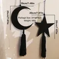 Detailansicht der Maße des schwarzen Mond und Stern Wandbehangs aus Holz mit Quasten - Mond und Stern Set (MS9835)