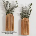 Par de jarrones de pared minimalistas de madera con eucalipto y diseño de ranuras curvas - MS11990 (Juego de 2 Sin Rama) / 29.5*13.5cm