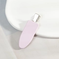 Barrette à cheveux lavande mate minimaliste pour femmes sur un plateau en céramique - Rose