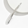 Pinza para el cabello minimalista de metal plateado con diseño pulido y elegante - Plateado