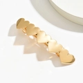 Dettaglio della molletta per capelli a cuore dorata con finitura metallica - Forma di Cuore / 5 Cuori Oro