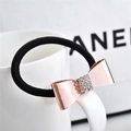 Elastico per capelli con fiocco in oro rosa e strass su fascia nera elastica - Stile Strass Oro (B8224)