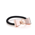 Détail d'un élastique à cheveux nœud or rose avec perle centrale et ruban noir - Style Perle Or (B8223)