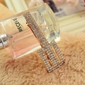 Elegante goudkleurige haarclip in Koreaanse stijl met strassteentjes op een bontachtergrond - Goud (B6407)