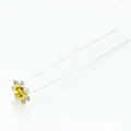 Dettaglio di una forcina a U con punte argentate e design floreale con strass lucidi - Giallo Oro (F5408)