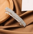 Eleganter silberfarbener Feder-Haarclip mit vier Reihen schimmernder weißer Strasssteine - Gekreuzte vierreihige Strasssteine (C4505) / Silber
