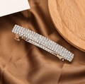 Funkelnde vierreihige Strass-Haarklammer mit silberner Legierung und Federbasis - Vierreihige Strasssteine (B9230) / Silber