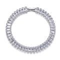 Détail macro du bracelet tennis en acier argenté avec cristaux de zircon taille émeraude - Style Taille Émeraude Rectangle / 17cm / Couleur Acier (Zircone Blanche)