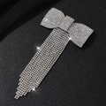 Luxe zilveren strass vlinder haarklem met elegante lange kwastjes en sprankelende franje - Zilver
