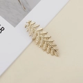 Eleganter goldener Haarclip in Blattform mit Blattadern und einer einzelnen weißen Perle - Kurze Goldene Entenschnabel-Klammer mit Künstlicher Perle (C4510)