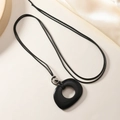 Collana minimalista con pendente ad anello in ossidiana e cordino nero regolabile - Nero